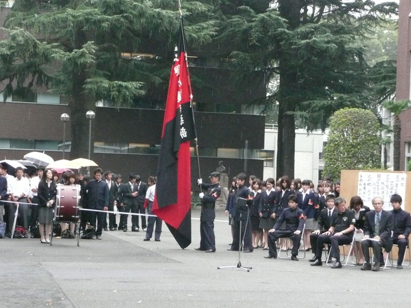 久しぶりに応援団旗が登場 第60回四大学運動競技大会壮行会が開かれました お知らせ H21 一般社団法人 成蹊会